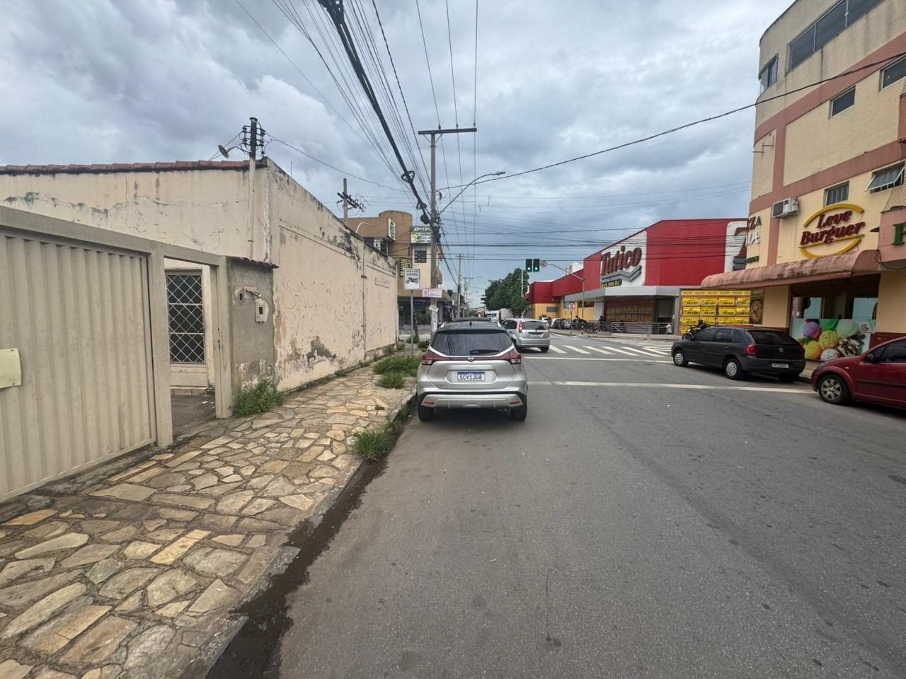 Casa Comercial em frente ao supermercado Tatico
